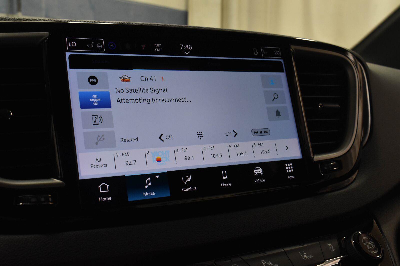 Used 2025 Chrysler Pacifica Select FWD image 15
