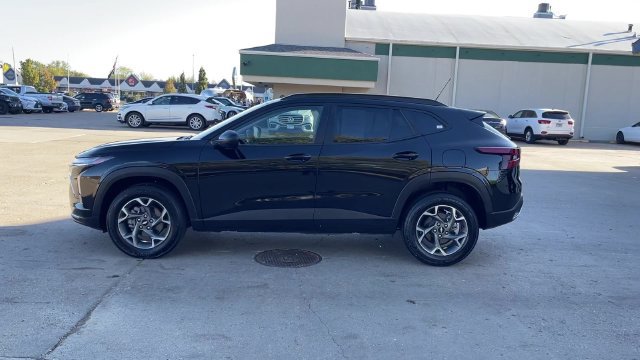 Used 2025 Chevrolet Trax LT FWD image 5