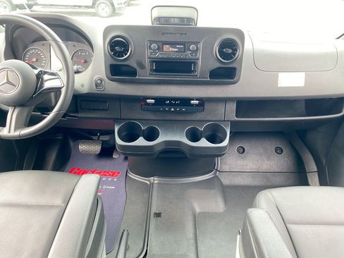 Used 2025 Mercedes-Benz Sprinter 2500 image 19