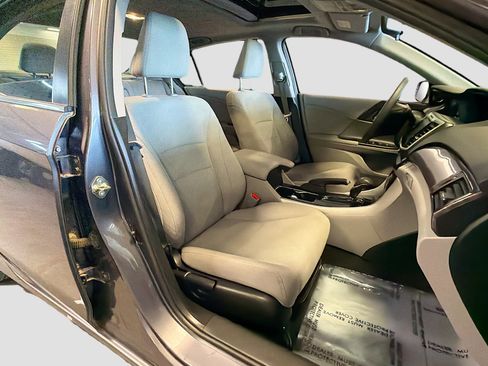 Used 2016 Honda Accord EX image 29