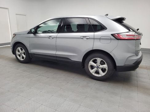 Used 2020 Ford Edge SE FWD image 3