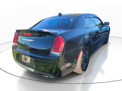 Used 2018 Chrysler 300 S w/ 300S Premium Group AWD/4WD image 4