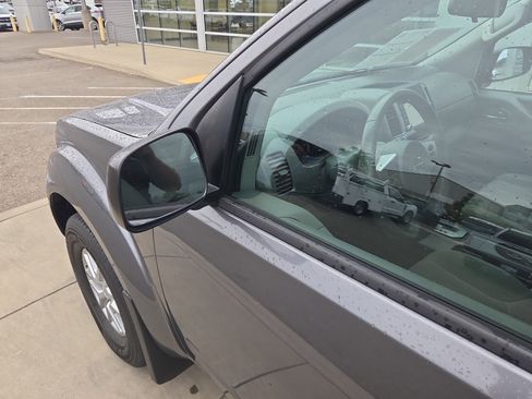 Used 2021 Nissan Frontier SV w/ SV Utility Package image 10