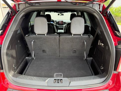 Used 2020 Ford Explorer XLT w/ Equipment Group 202A image 29