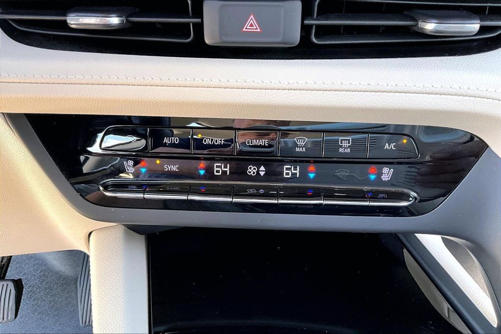 Used 2023 Buick Envision Avenir FWD image 25