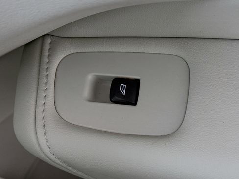 Used 2023 Volvo XC60 B5 Plus w/ Protection Package Premier image 29