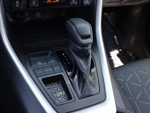 Used 2025 Toyota RAV4 XLE w/ Convenience Package FWD image 33