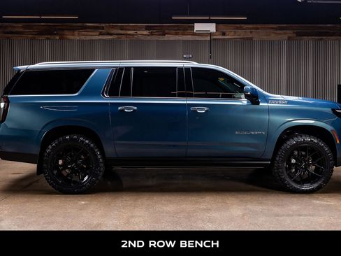 Used 2025 Chevrolet Suburban High Country AWD/4WD image 11
