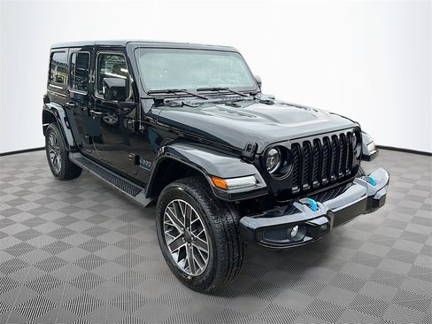 Used 2023 Jeep Wrangler Unlimited Sahara image 4