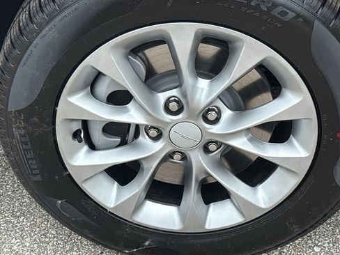 New 2027 Chrysler Pacifica Select w/ Family Tech Group AWD/4WD image 9