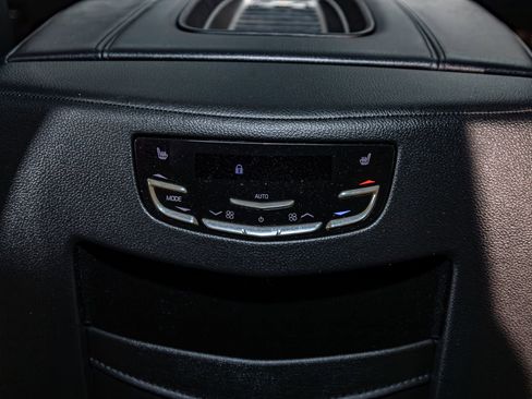 Used 2020 Cadillac Escalade 2WD image 23