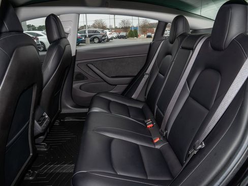 Used 2018 Tesla Model 3 Long Range image 8