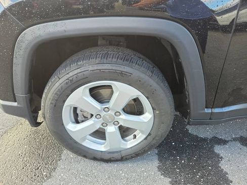 Used 2019 Jeep Compass Latitude w/ Cold Weather Group AWD/4WD image 29