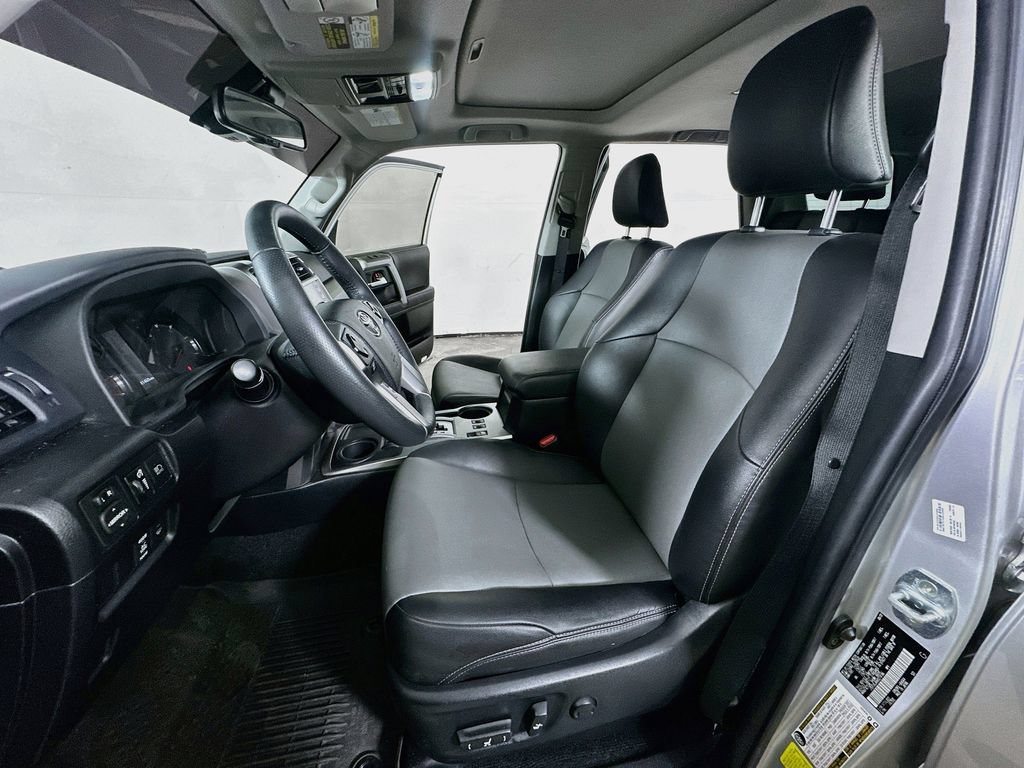 Used 2022 Toyota 4Runner SR5 Premium w/ Moonroof Package RWD image 17