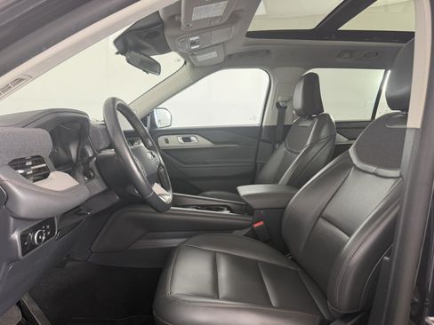 Used 2025 Ford Explorer Active w/ Active Comfort Package AWD/4WD image 18