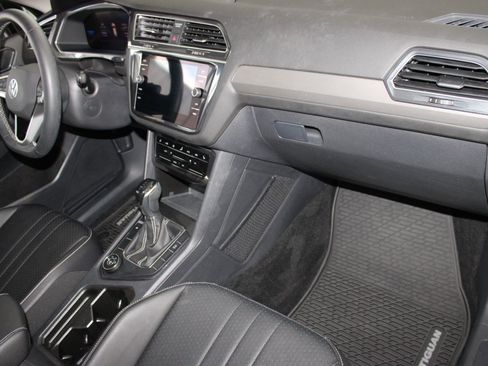 Used 2023 Volkswagen Tiguan SE image 32