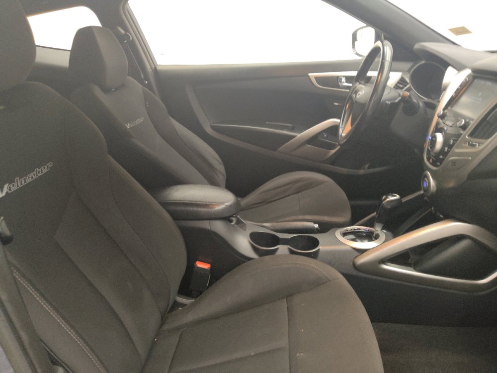 Used 2017 Hyundai Veloster Value Edition FWD image 21