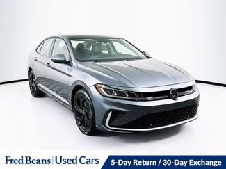 Certified 2025 Volkswagen Jetta SE w/ Sunroof Package image 1