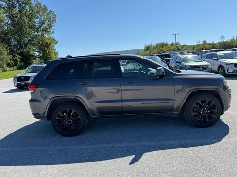 Used 2019 Jeep Grand Cherokee Altitude AWD/4WD image 6