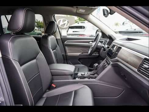 Used 2022 Volkswagen Atlas SE w/ Panoramic Sunroof Package AWD/4WD image 18