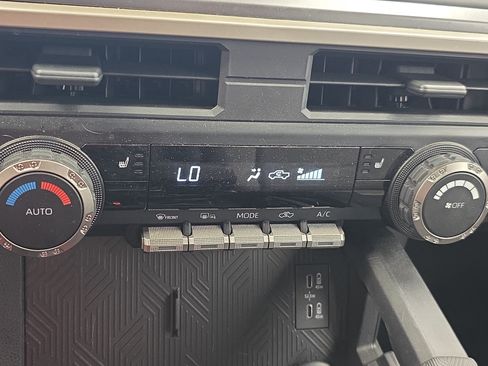 Used 2024 Toyota Tacoma TRD Sport AWD/4WD image 21