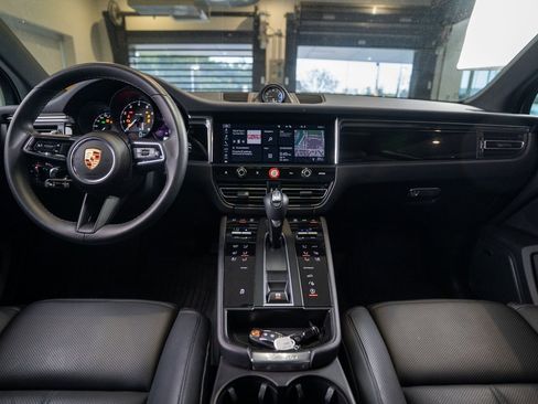 Used 2025 Porsche Macan image 15