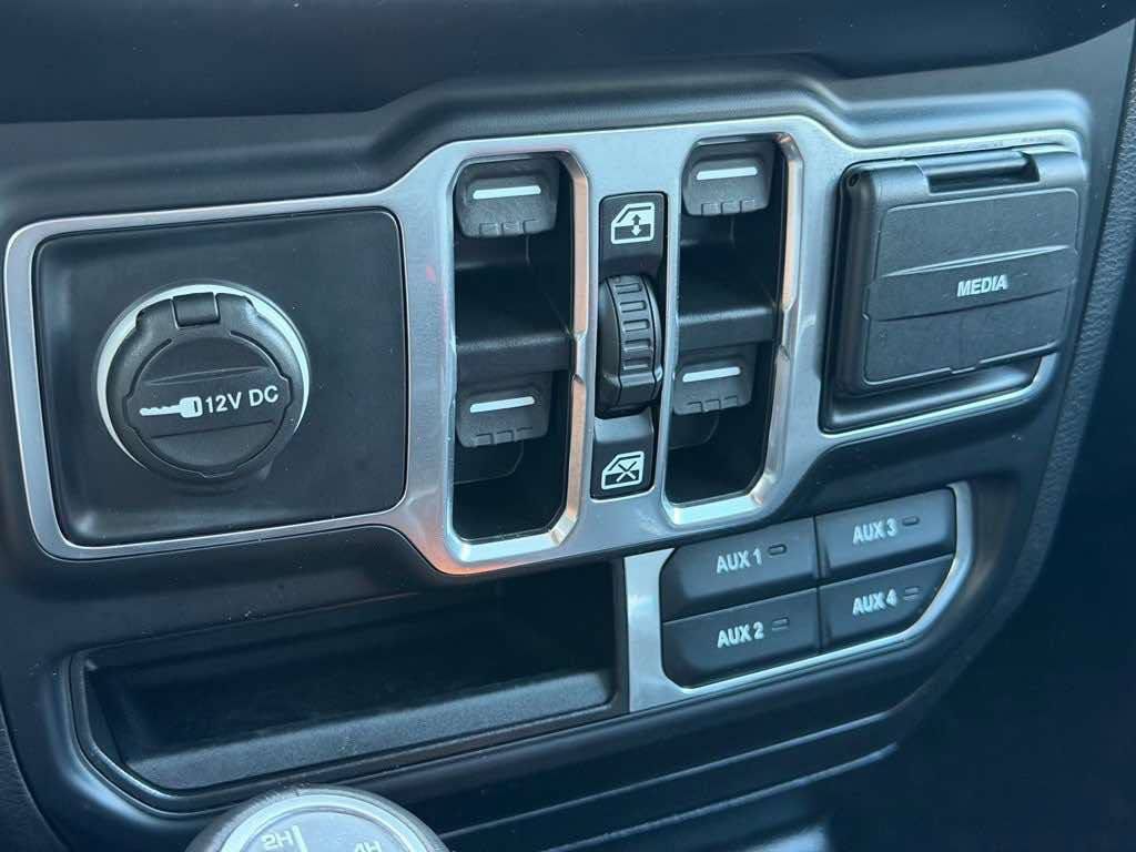Used 2023 Jeep Wrangler Unlimited Sahara AWD/4WD image 11