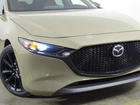 Used 2024 MAZDA MAZDA3 s image 41