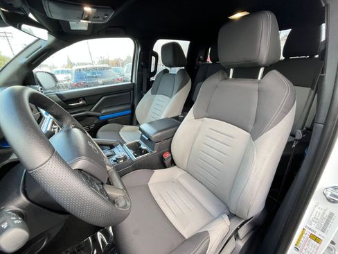 Used 2025 Toyota Tacoma TRD Off-Road image 34