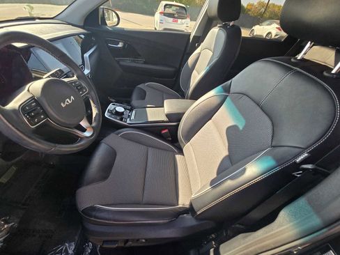 Used 2022 Kia Niro EX image 22