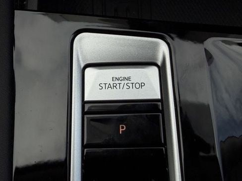 Used 2025 Volkswagen Atlas SE image 20