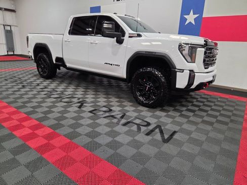 Used 2024 GMC Sierra 2500 AT4 w/ AT4 Premium Plus Package AWD/4WD image 15