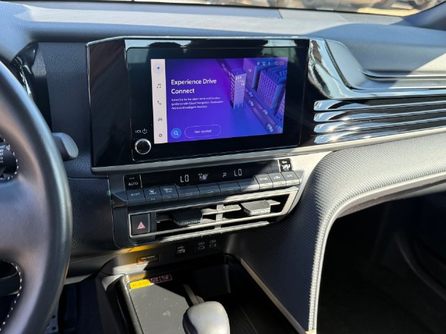 Used 2025 Toyota Camry SE FWD image 18