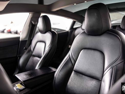 Used 2021 Tesla Model 3 Performance image 18