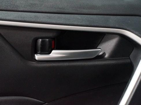 Certified 2025 Toyota RAV4 XLE FWD image 32