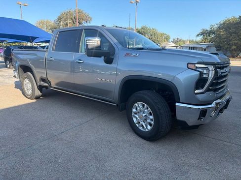 Used 2024 Chevrolet Silverado 2500 LTZ w/ LTZ Convenience Package AWD/4WD image 3
