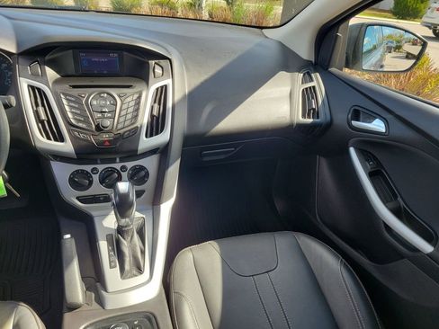 Used 2014 Ford Focus SE w/ Equipment Group 201A image 24