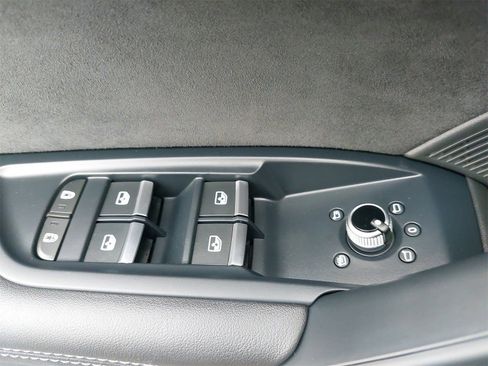 Used 2023 Audi SQ5 Prestige w/ Prestige Package image 32