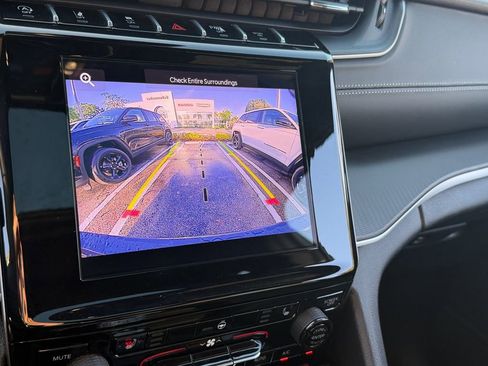 New 2025 Jeep Grand Cherokee L Altitude RWD image 18