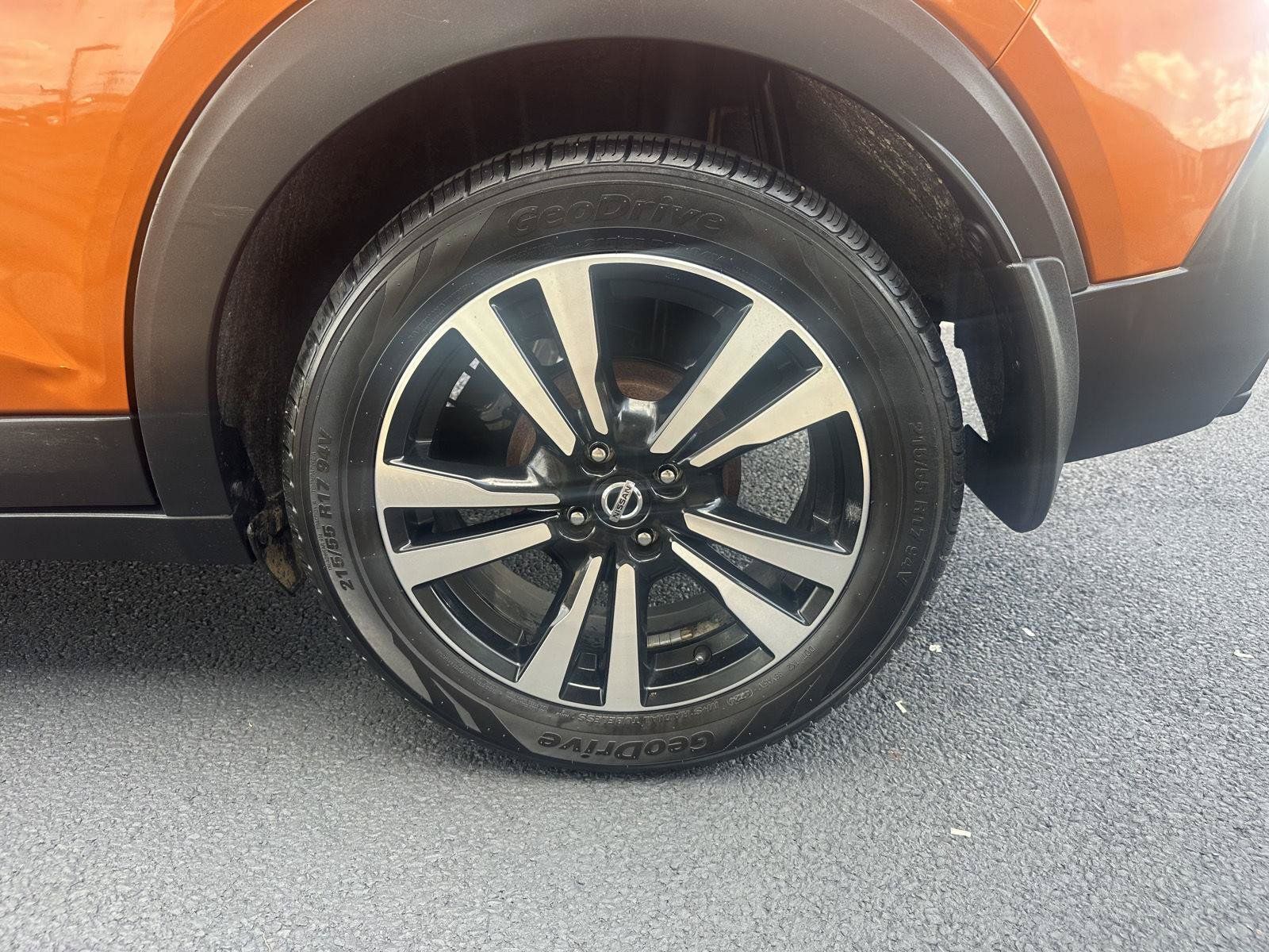 Used 2020 Nissan Kicks SR w/ SR Premium Package FWD image 14