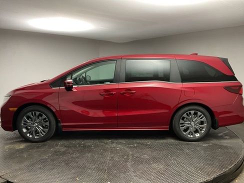 New 2026 Honda Odyssey Touring image 4