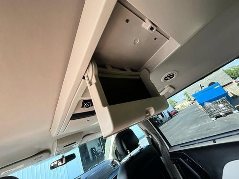 Used 2016 Chrysler Town & Country Touring w/ Driver Convenience Group FWD image 32