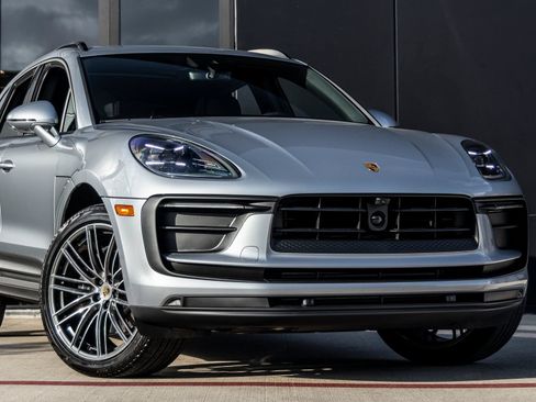 Certified 2026 Porsche Macan AWD/4WD image 9