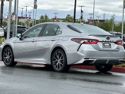 Used 2023 Toyota Camry SE FWD image 6