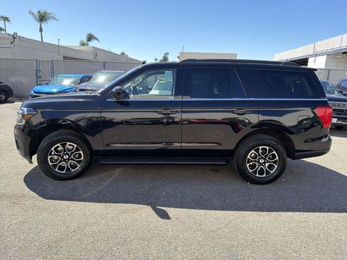 Used 2024 Ford Expedition XLT AWD/4WD image 8