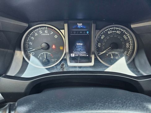 Used 2017 Toyota Tacoma Limited image 14