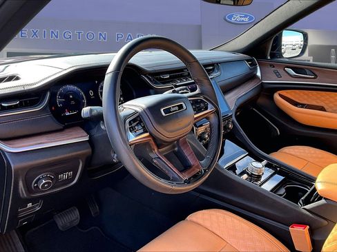 Used 2025 Jeep Grand Cherokee Summit w/ MOPAR Finishing Package image 17