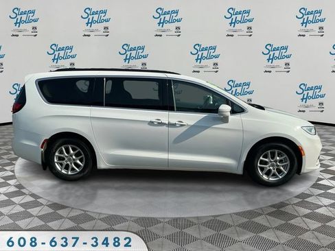 Used 2022 Chrysler Pacifica Touring-L FWD image 4