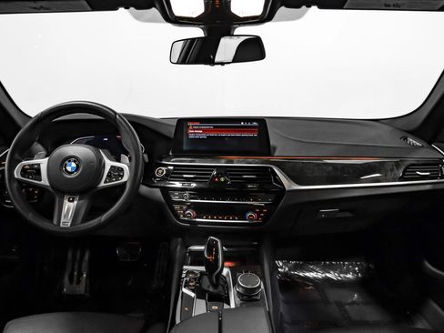 Used 2020 BMW 530i xDrive w/ M Sport Package AWD/4WD image 11