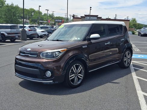 Used 2017 Kia Soul + FWD image 3
